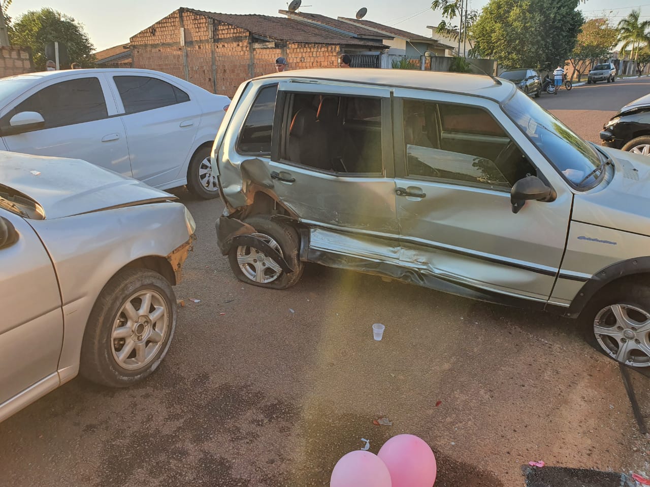 Sorriso: Três veículos se envolvem em colisão no Pinheiros 3