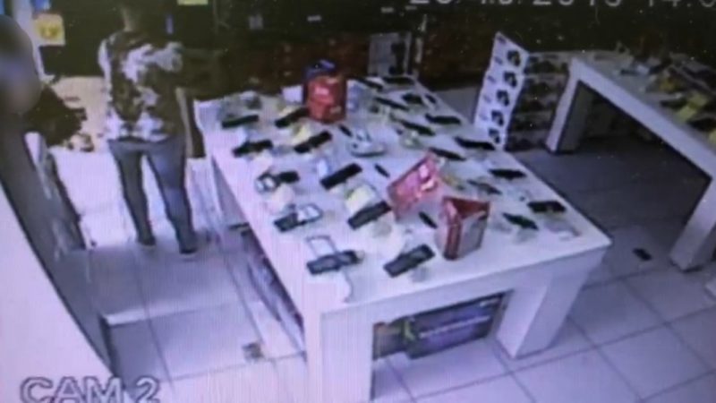 Sorriso: Homem de 50 anos é preso em flagrante furtando celular em loja no Centro