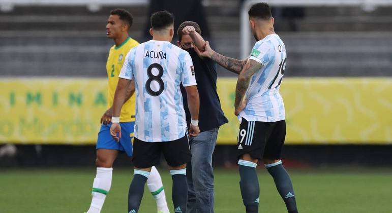 Argentina sai de campo após fiscais da Anvisa interromperem jogo