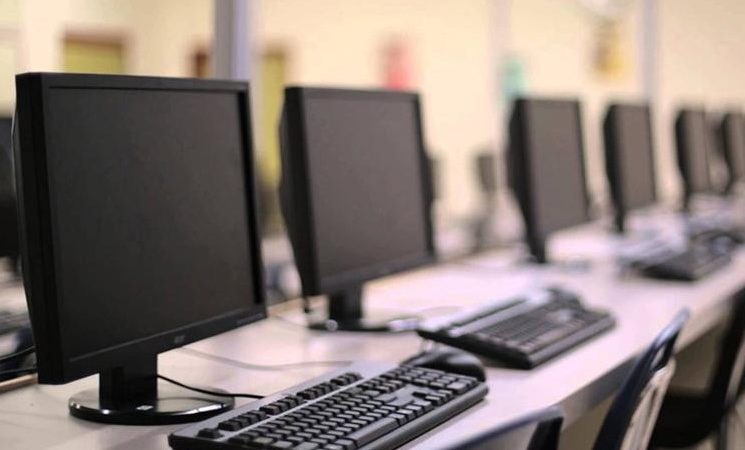 Diogo Kriguer requer R$ 300 mil para aquisição de computadores para as escolas municipais