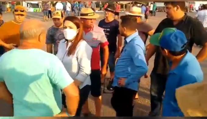 Equipe de reportagem é hostilizada ao cobrir manifestação dos caminhoneiros em Lucas; veja vídeo
