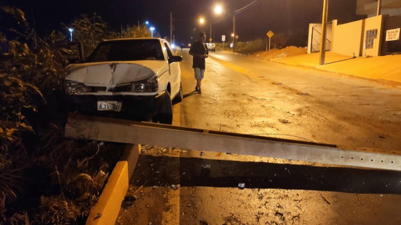 Sorriso: Motorista embriagado colide veículo contra poste e acaba preso