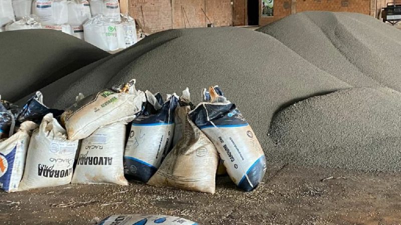 PM prende quadrilha e apreende mais de 250 toneladas de fertilizantes