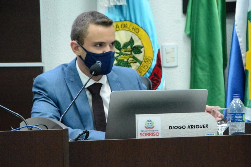 Vereador Diogo Kriguer pede retorno da escolinha de handebol na Aureliano Pereira da Silva