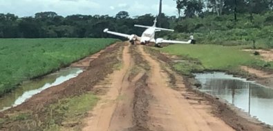 Avião que buscaria paciente no interior pousa de bico em estrada em Mato Grosso