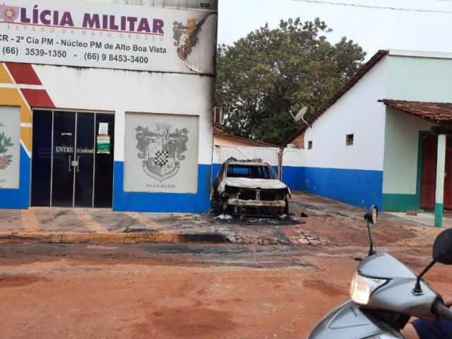 Viatura da Polícia Militar é destruída após pegar fogo em MT