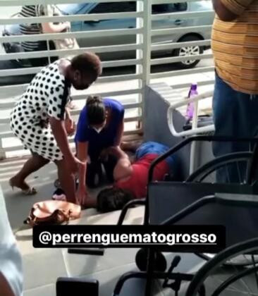 Mulher desmaia enquanto aguardava teste de covid; veja vídeo