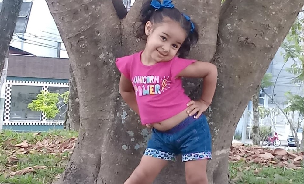 Menina de 2 anos morre após se ferir com presente que havia pedido para a família no Natal