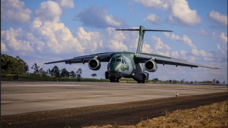 Avião da FAB parte na segunda para resgatar brasileiros na Polônia