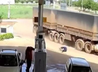 Motorista pula de carreta em movimento para se salvar em Sinop; veja vídeo