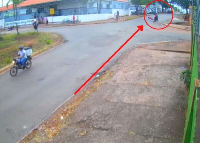 Criança de 4 anos é atropelada por moto ao sair da escola em VG; vídeo