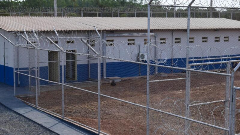 Dois detentos são achados mortos dentro de cela de presídio em MT