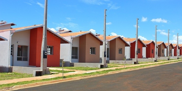 Prefeito e autoridades estaduais formalizam o Termo de Convênio para implantação de mil unidades habitacionais em Sorriso