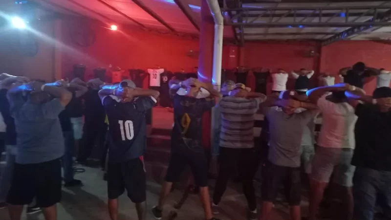 Polícia interrompe Baile da Plataforma e apreende 16 adolescentes