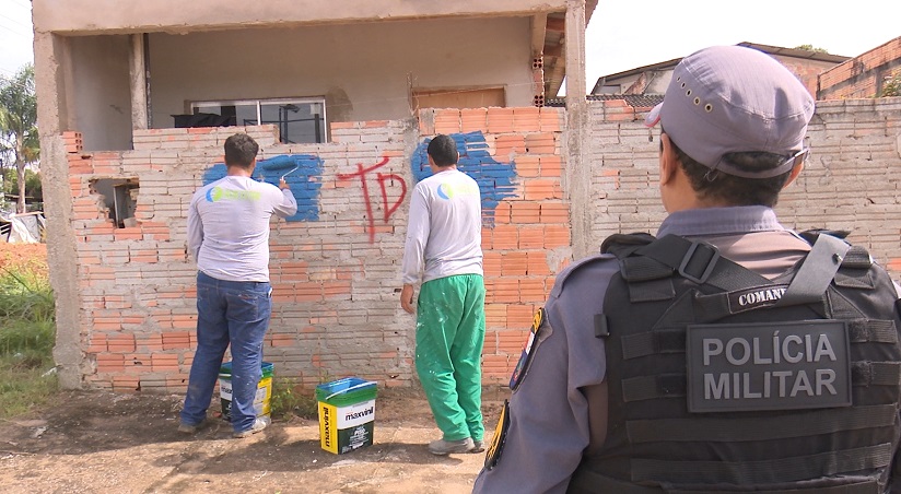 Residências são marcadas com simbolo de facção em Sorriso, forças de segurança apagam pichações