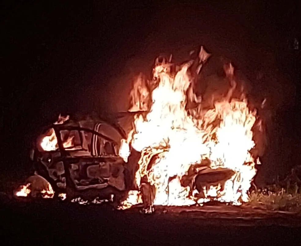 Mulher tem carro incendiado pelo marido ao dizer que sairia de casa em MT