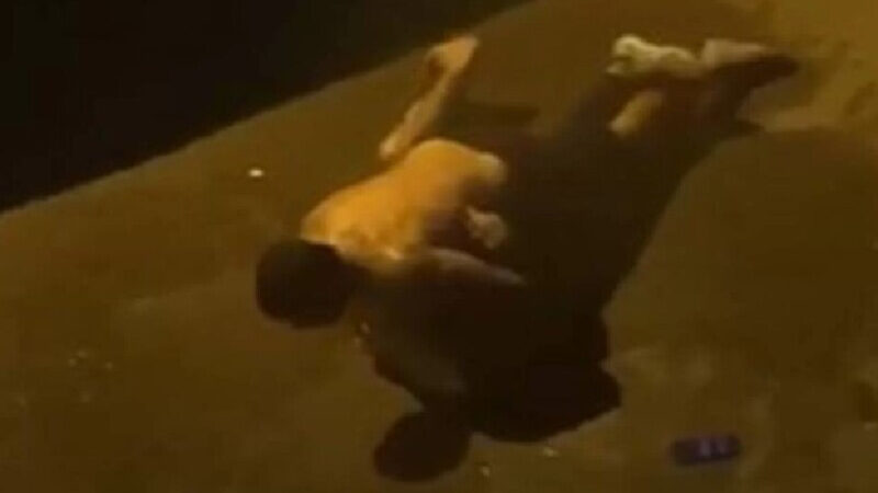 Homem Ã© preso apÃ³s espancar amigo que reclamou de âcafÃ© ruimâ; vÃ­deo