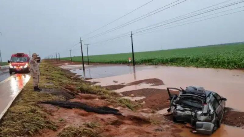 Chuva provoca alagamento na MT-449 e causa vários acidente em Lucas do Rio Verde