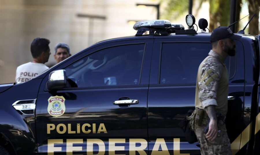 Polícia Federal faz operação para prender quem não recadastrou armas