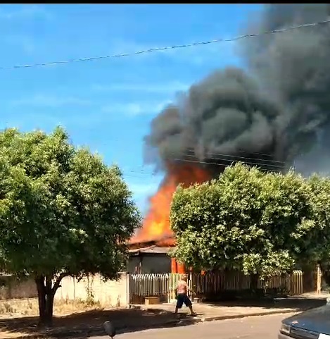 Homem é preso após provocar incêndio que atingiu 3 casas em Marcelândia