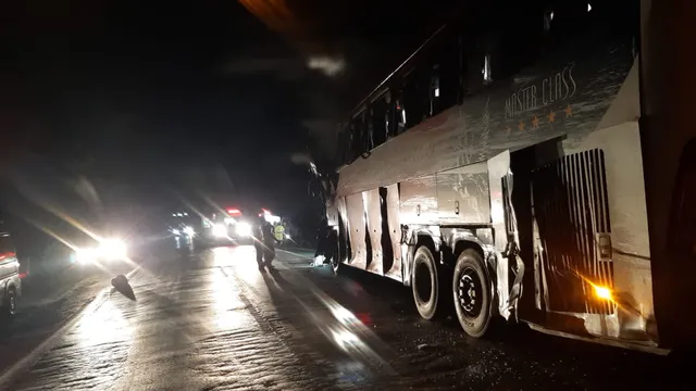 Passageiro morre em acidente entre ônibus e caminhão na BR-163 em MT