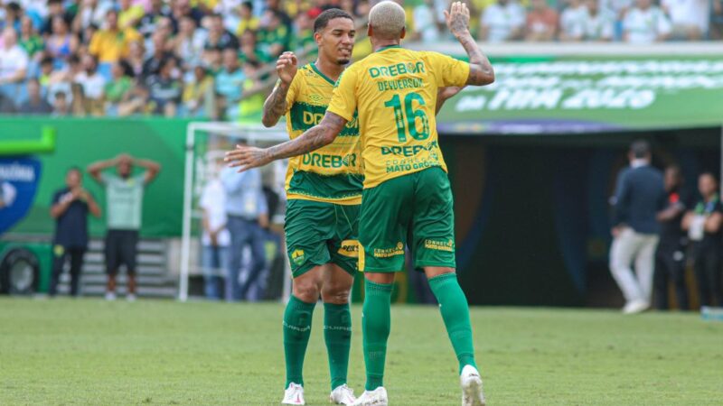 Cuiabá “encaixota” Santos em boa marcação e empata no confronto direto pela permanência na Série A