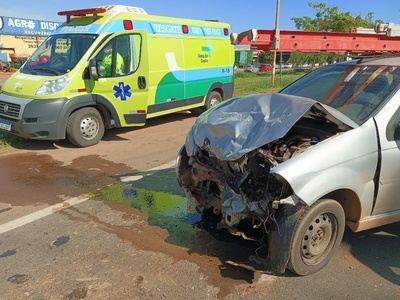Acidente em Sinop: Condutor de veículo fica ferido em colisão com camionete