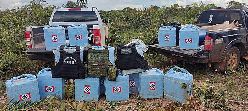 Força-tarefa apreende 500 kg de cocaína com símbolo nazista e causa prejuízo de R$ 9 milhões ao crime
