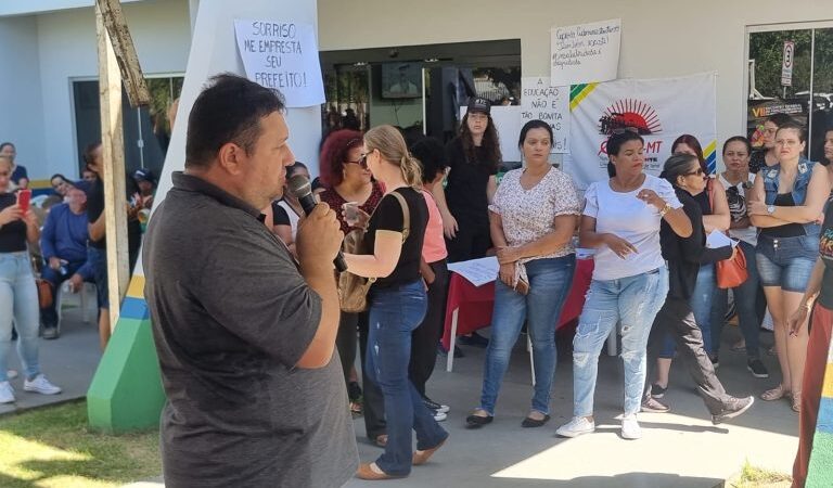 Sindicato dos Servidores Municipais de Sinop faz manifestação em frente à Prefeitura