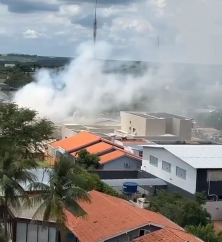Incêndio atinge quitinetes no centro de Sorriso