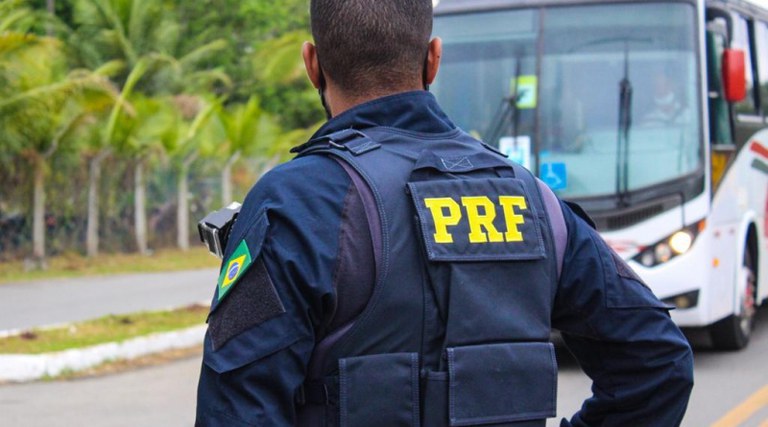 Homem bêbado é preso após assediar mulher dentro de ônibus em viagem em Mato Grosso