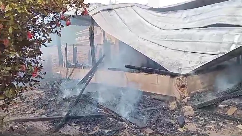 Carregador de celular provoca incêndio em residência no Nortão de MT