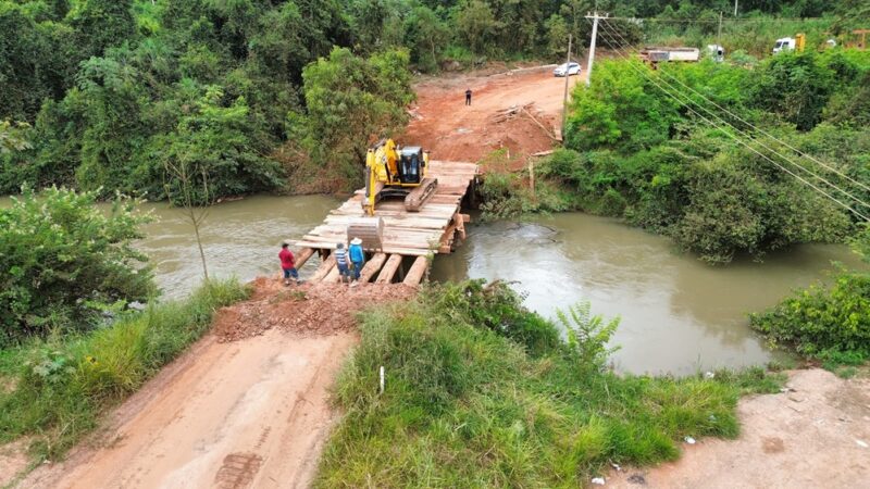 Ponte do Rio Lira interditada para substituição de pranchas de madeira