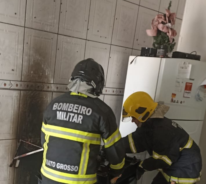 Bombeiros são acionados para princípio de incêndio em residência em Lucas do Rio Verde