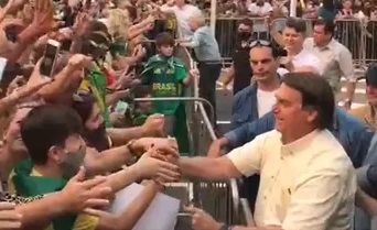 Bolsonaro desembarca em Sinop para intensa agenda, com destaque para motociata e visita à feira local