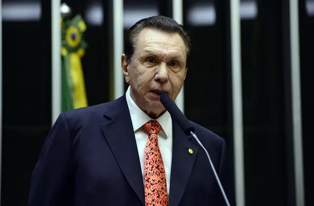 Ex-deputado federal Carlos Bezerra está internado na UTI após queda e bater cabeça