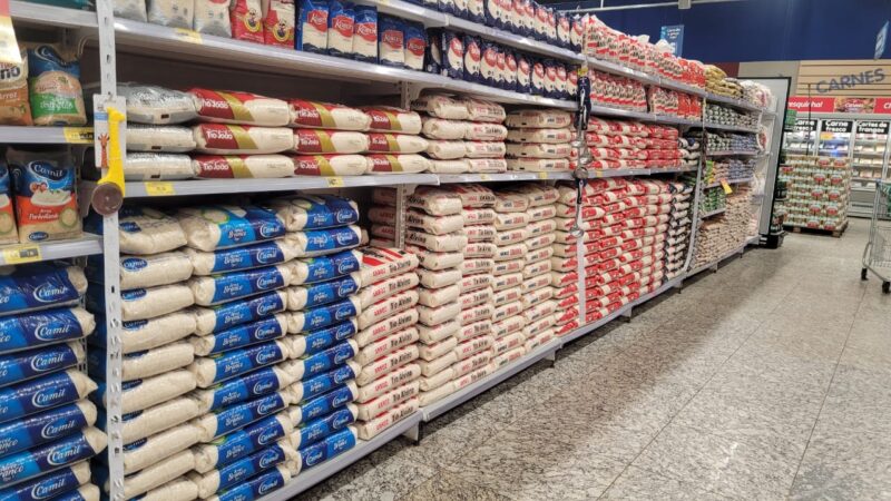 Procon Estadual monitora supermercados para coibir abusos no preço de produtos