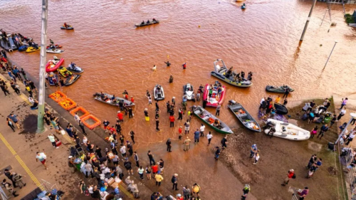 Solidariedade em ação: Embarcações de voluntários fazem a diferença nos resgates nas regiões afetadas pelas enchentes em RS
