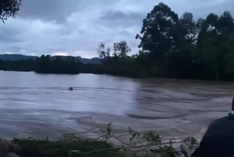 Mulher é encontrada viva após ser arrastada por rio durante temporal no Rio Grande do Sul