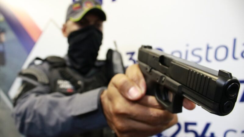 Exército brasileiro restringe posse de armas para policiais e bombeiros militares