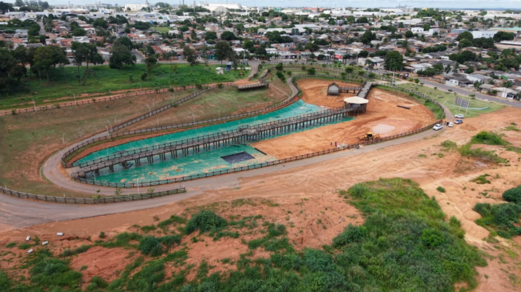 Lago da Zona Leste recebe impermeabilização para reativação do espelho d’água em Sorriso