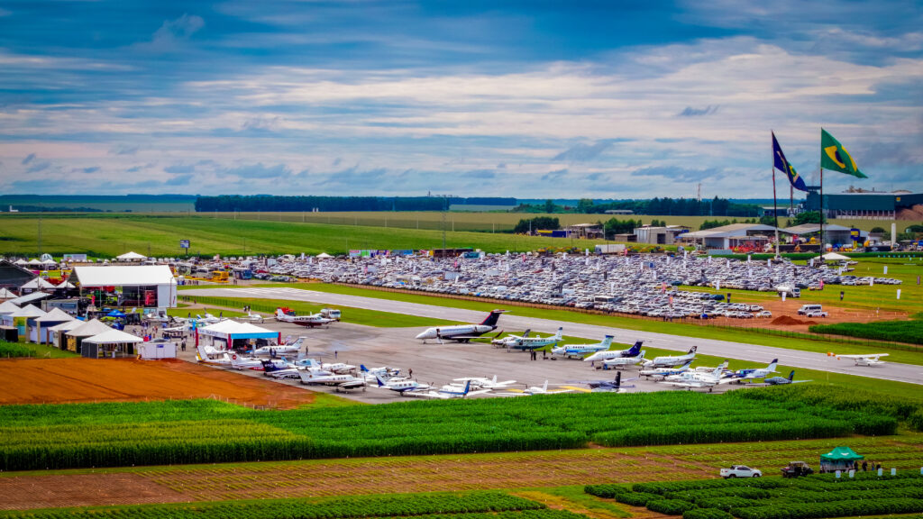 Feira do Agro em Lucas do Rio Verde impressiona com fila de aeronaves e mais de 100 pousos em três dias