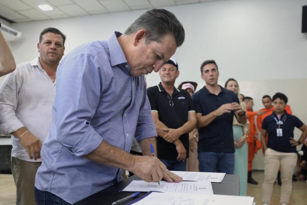 Microfone aberto: deputado Valmir Moretto sugere ligação com licitação de hospital durante evento com Mauro Mendes