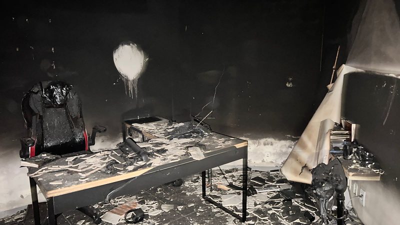 Casa pega fogo em Nova Mutum e suspeita é de incêndio causado por carregador de celular