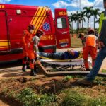 Jovem fica ferido após acidente entre moto e carro na BR-163 em Sorriso