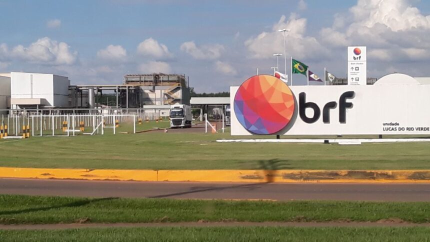 Acordo de até R$ 40 milhões pode beneficiar 10 mil trabalhadores da BRF em Lucas do Rio Verde Acordo de até R$ 40 milhões pode beneficiar 10 mil trabalhadores da BRF em Lucas do Rio Verde