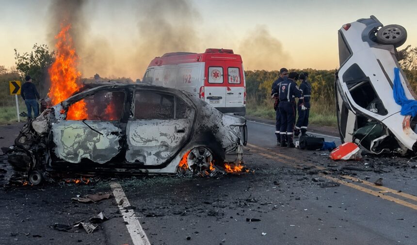 Quatro pessoas morrem em acidente entre dois veículos em MT