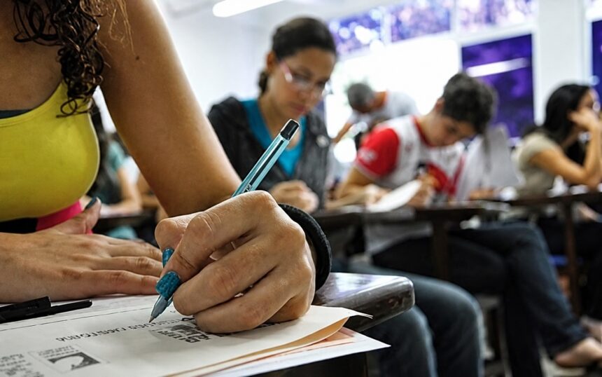 Concursos e seletivos em Mato Grosso oferecem mais de 360 vagas e salários de até R$ 16,3 mil